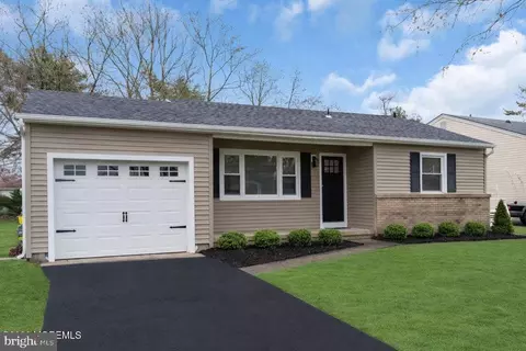 77 Brakenbury Dr, Toms River, NJ 08757