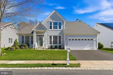 4 Swan Lake Ct, Barnegat, NJ 08005