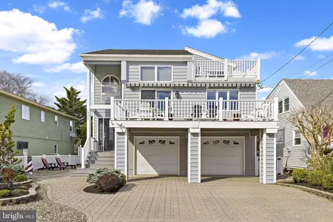 331 N 2nd St, Surf City, NJ 08008