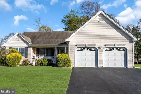 9 Lucille Ct, Tuckerton, NJ 08087
