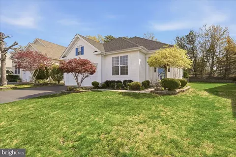 74 Pond View Cir, Barnegat, NJ 08005