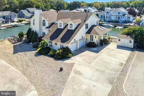 68 Moorage, Bayville, NJ 08721
