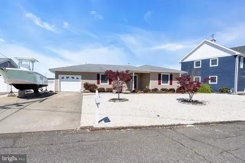1203 Penguin Ct, Forked River, NJ 08731