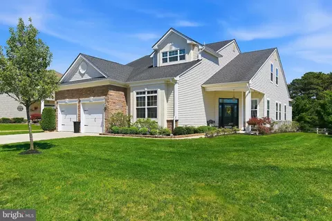 79 Strathmere St, Waretown, NJ 08758