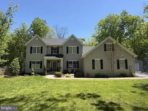 12 Oak Leaf Dr, New Egypt, NJ 08533