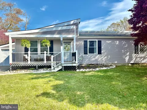 876 Center St, Tuckerton, NJ 08087