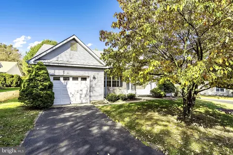 401 Lily Ct Sec 1 Ct, Whiting, NJ 08759