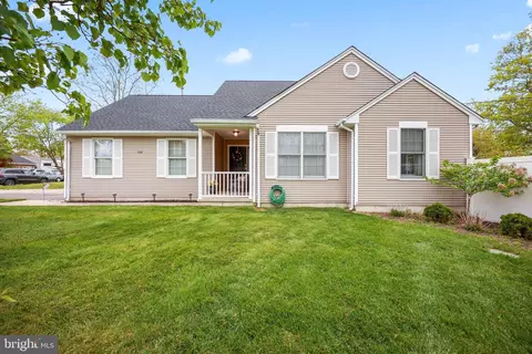 120 Albatross Ave, Manahawkin, NJ 08050