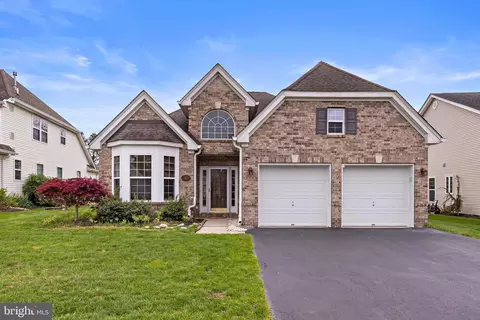 61 Honeysuckle Dr, Manahawkin, NJ 08050