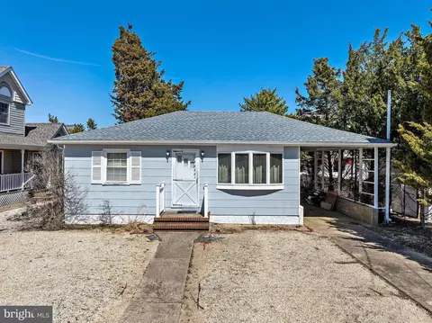 253 N 7th St, Surf City, NJ 08008