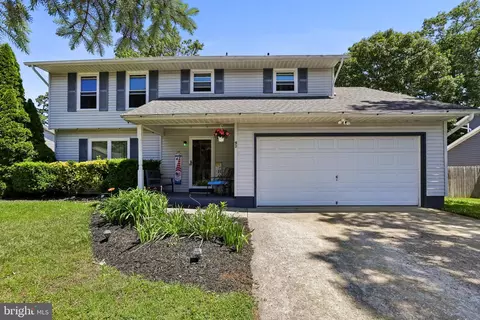 92 Hollybrook Dr, Tuckerton, NJ 08087