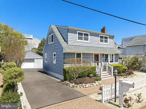 21 E Tennessee Ave, Long Beach Township, NJ 08008
