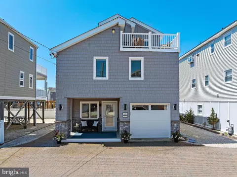 218 W 27th St, Ship Bottom, NJ 08008