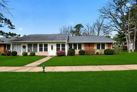 692 Plymouth Dr # B, Lakewood, NJ 08701