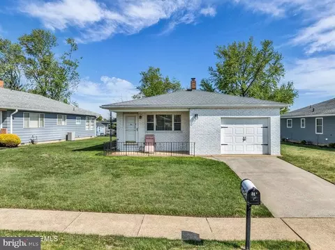 10 Picasso Ct, Toms River, NJ 08757