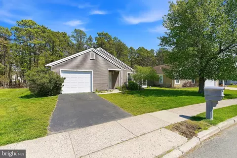 13 Abbey Ct, Forked River, NJ 08731