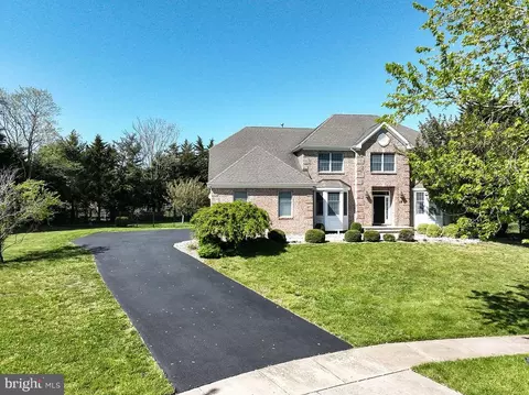18 Willow Ct, Manahawkin, NJ 08050