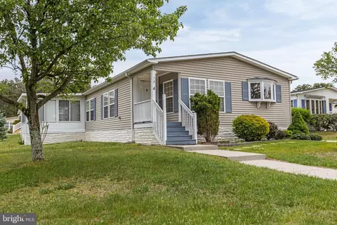 70 Pine Ridge Blvd, Whiting, NJ 08759