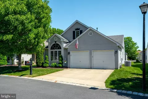 9 Eaton Ct, Jackson, NJ 08527