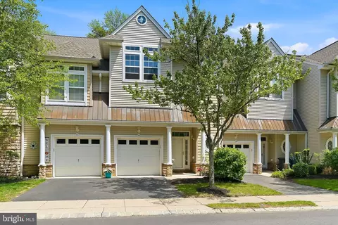 101 Windward Dr, Manahawkin, NJ 08050