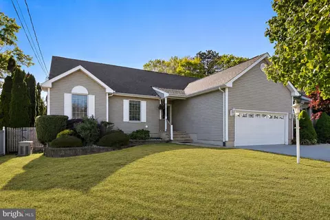 504 Pirate Ln, Manahawkin, NJ 08050