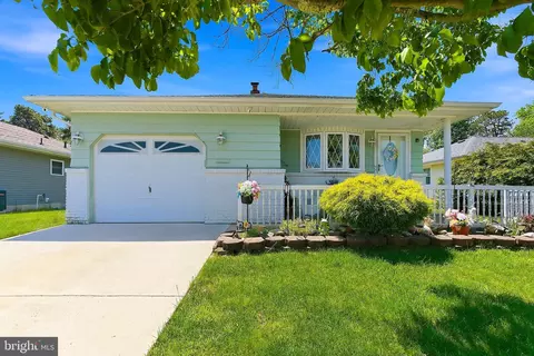 434 Jamaica Blvd, Toms River, NJ 08757