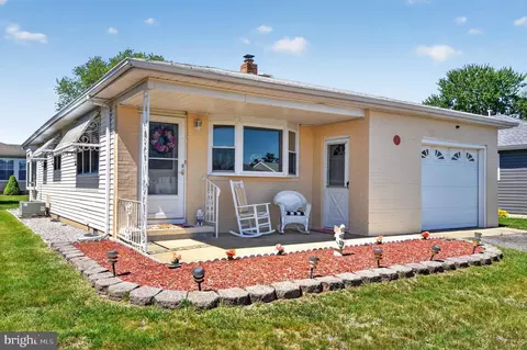 17 Corinth Pl, Toms River, NJ 08757