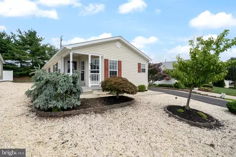 48 Fort Lee Dr, Manahawkin, NJ 08050