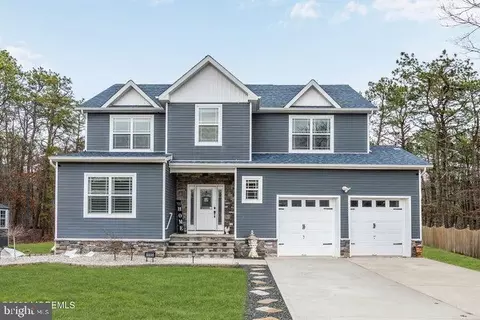 555 Egenolf Pl, Bayville, NJ 08721