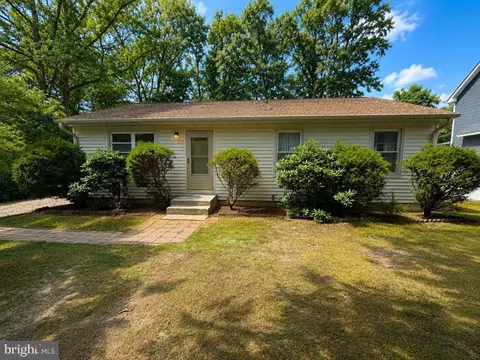 3 Cape Ct, Manahawkin, NJ 08050
