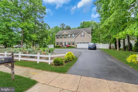 37 Manchester Ave, Forked River, NJ 08731