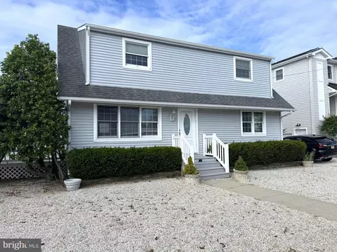 218 W 7th St, Ship Bottom, NJ 08008