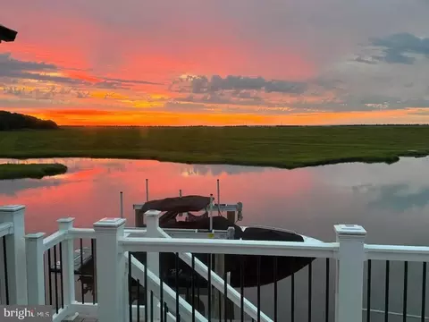 166 N Spinnaker Dr, Tuckerton, NJ 08087