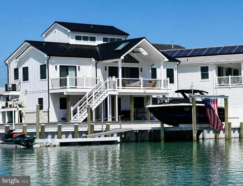166 N Spinnaker Dr, Tuckerton, NJ 08087