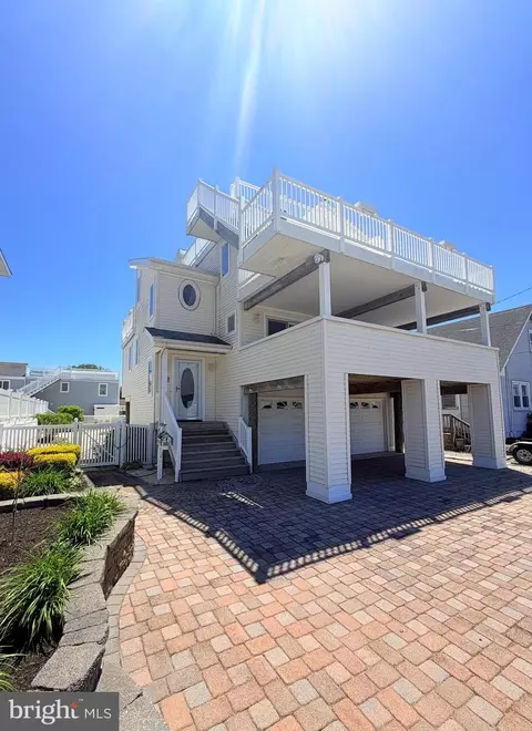 212 N Barnegat Ave, Surf City, NJ 08008
