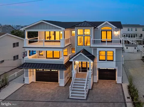309 W 16th St, Ship Bottom, NJ 08008