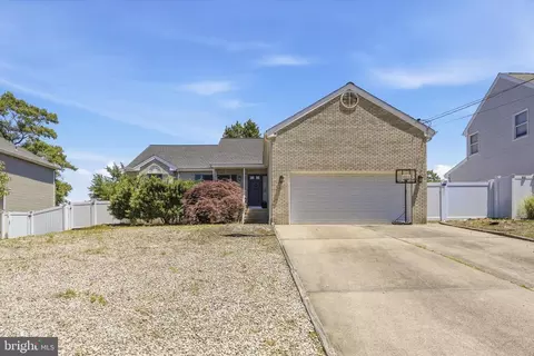 515 Coral Ln, Manahawkin, NJ 08050