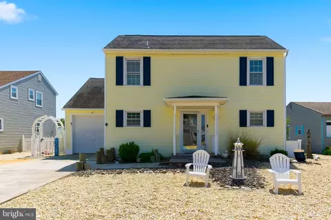 77 Windjammer Ct, Bayville, NJ 08721