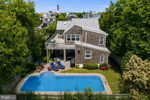 18 W 7th St, Barnegat Light, NJ 08006