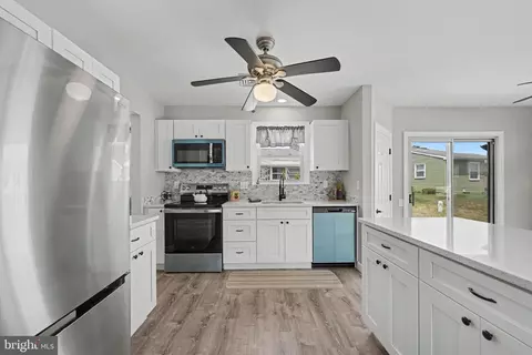 20 Hummingbird Ln, Whiting, NJ 08759