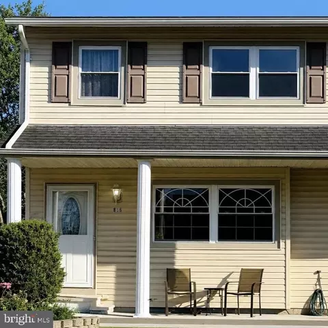 816 Oak St, Lakehurst, NJ 08733