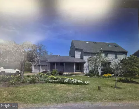 1 Cedarcrest Dr, Bayville, NJ 08721