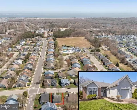 84 Chain Blvd, Bayville, NJ 08721