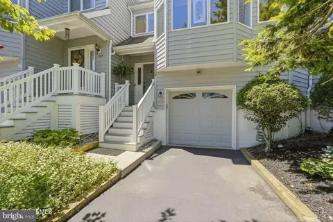 326 Scarlet Ct, Toms River, NJ 08753