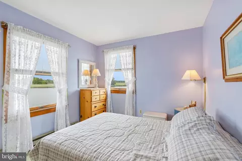 Bedroom - 1107 Leilani Dr, Forked River, NJ 08731 photo 8 of 9