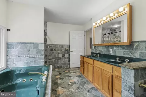 Bath - 700 Wright-debow Rd, Jackson, NJ 08527 photo 4 of 9