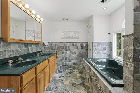 Bath - 700 Wright-debow Rd, Jackson, NJ 08527 photo 5 of 9