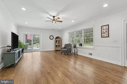 Living - 700 Wright-debow Rd, Jackson, NJ 08527 photo 2 of 5