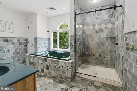Bath - 700 Wright-debow Rd, Jackson, NJ 08527 photo 7 of 9