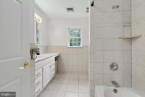 Bath - 700 Wright-debow Rd, Jackson, NJ 08527 photo 8 of 9